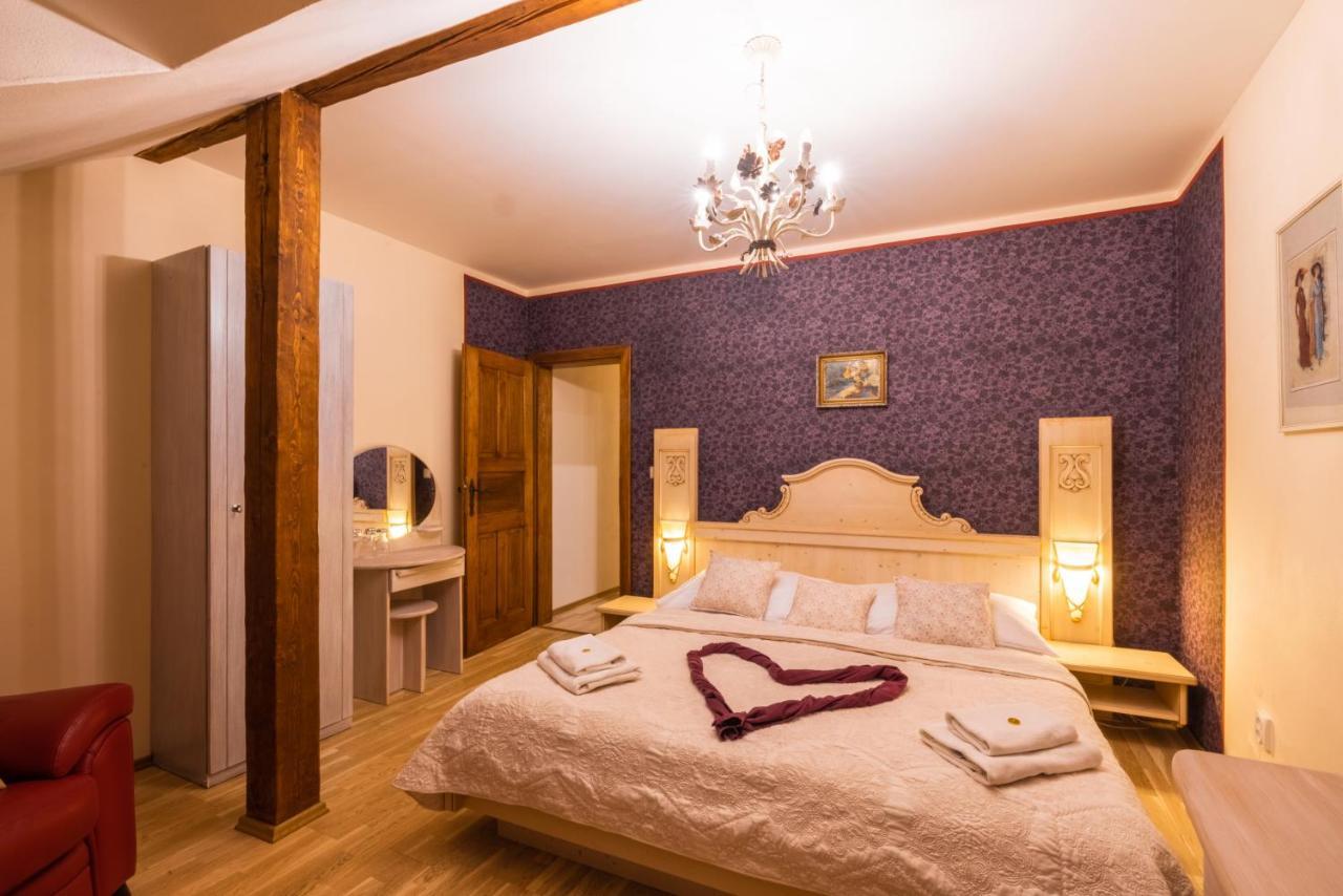 Hotel Barcadam Banska Stiavnica Bagian luar foto