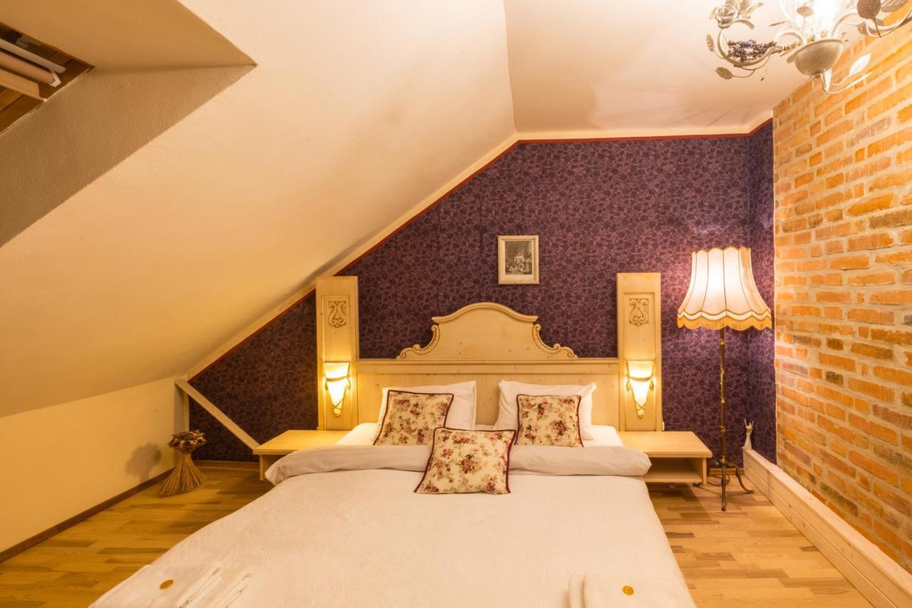 Hotel Barcadam Banska Stiavnica Bagian luar foto