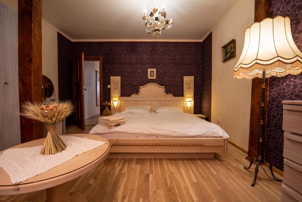Hotel Barcadam Banska Stiavnica Bagian luar foto
